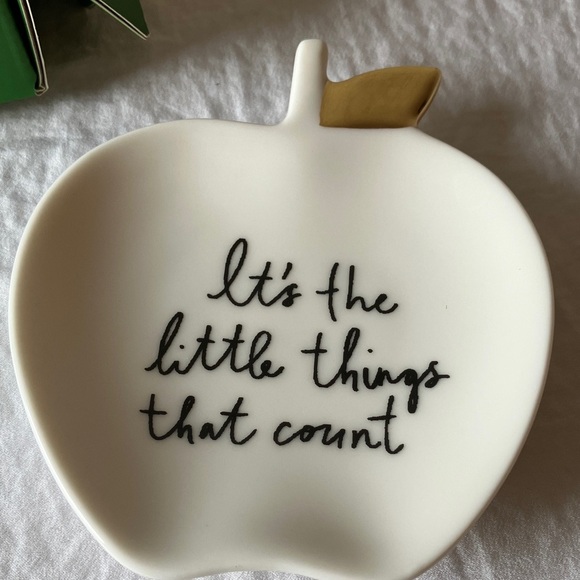 Kate Spade: “A Charmed Life” Apple Ring Dish- Gold Tone Leaf- Ceramic - Picture 4 of 12